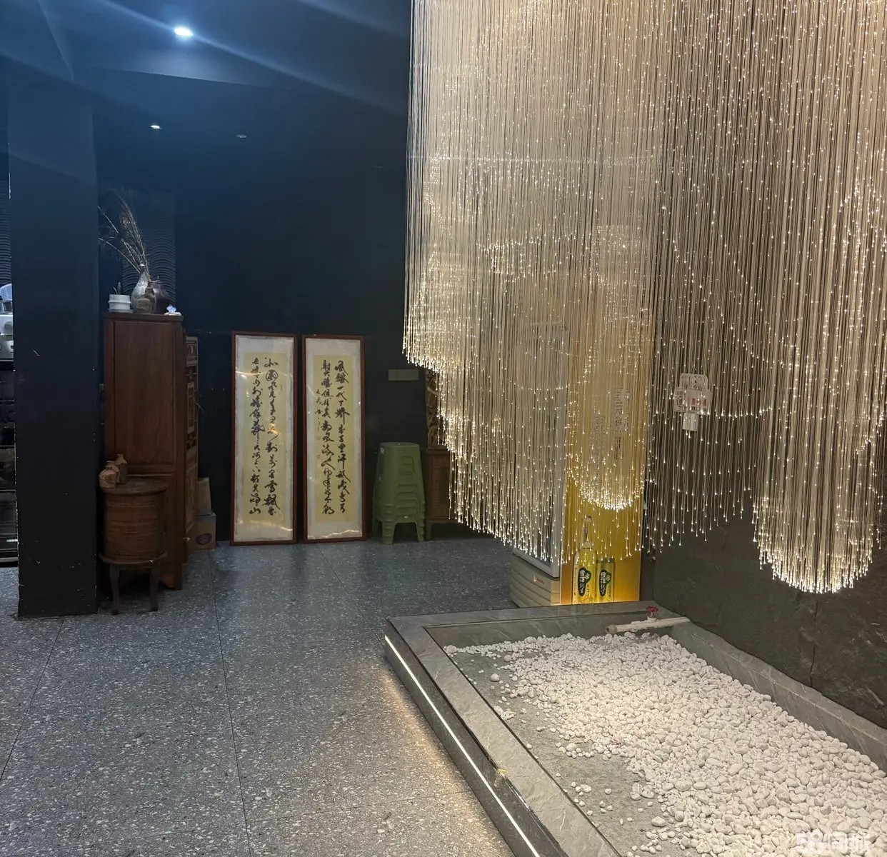 （转让位置好，就在遵义会议旁边，旅游景点人多，本人有事无法经营